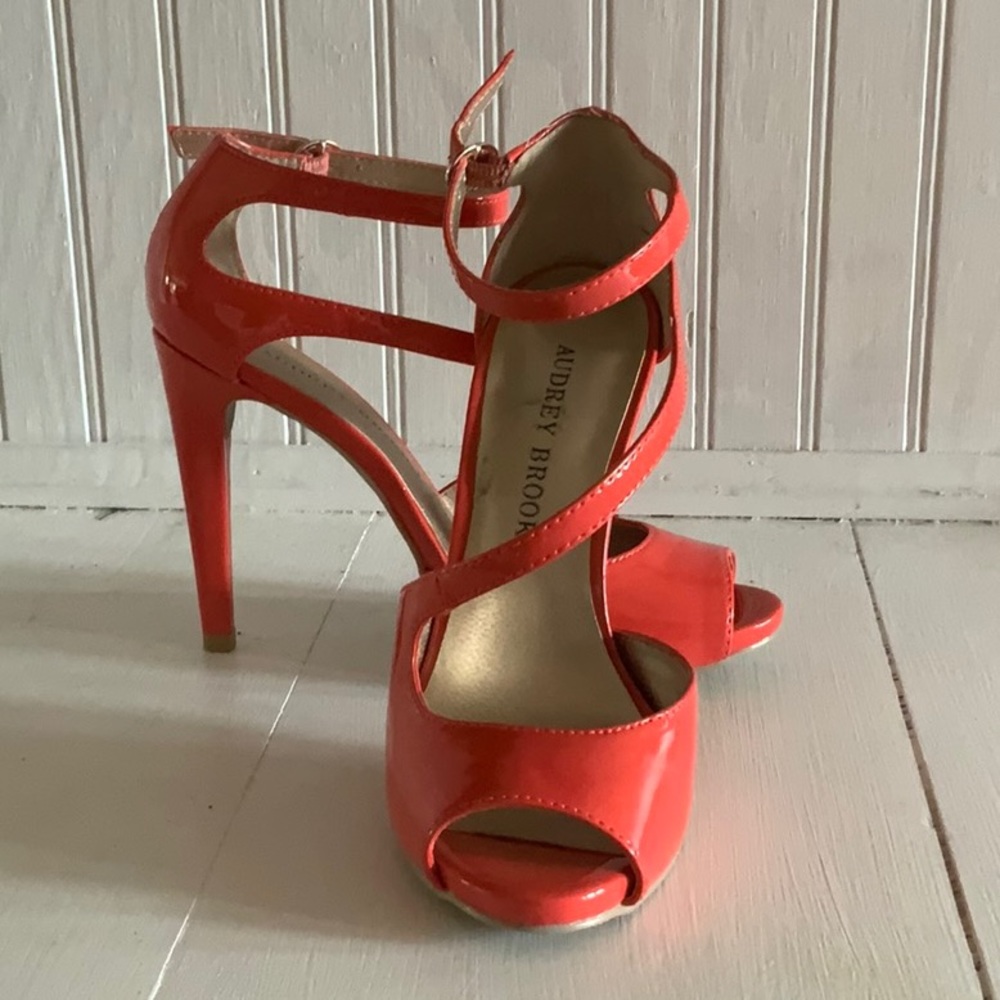 NEW in box! Coral Peep Toe Pumps